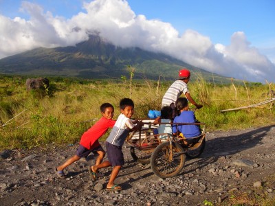 Ph. Enfants+tricycle Mayon 2